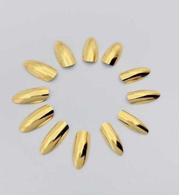 Press on Nails 24 Un Swirl Dorado