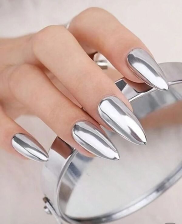 Press On Nails 24 Un efecto espejo almendra