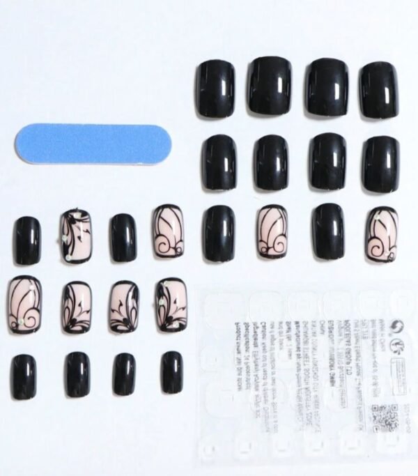 Press On Nails 24 Un Negro Elegante