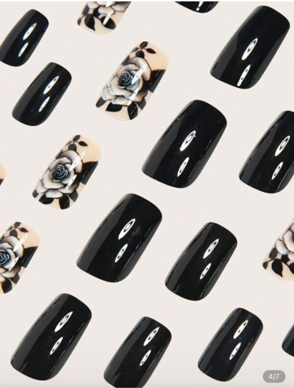 Press On Nails 24 Un Negro Elegante
