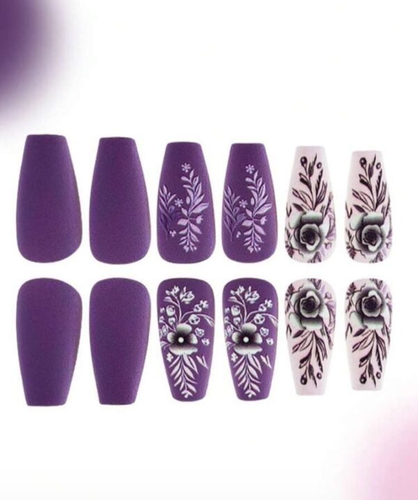 Press On Nails 24 Un violeta floral
