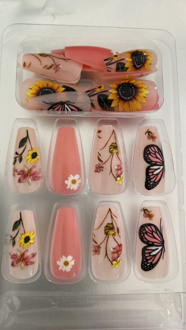 Press on Nails 24 Un Jardín Primaveral