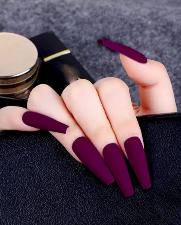 Press on Nails 24 Un Morado Mate