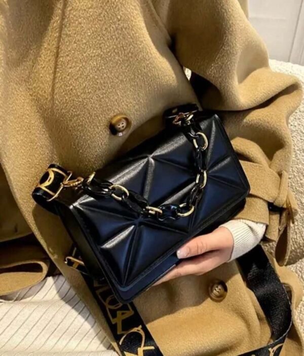 Imagen de WhatsApp 2025-10-21 a las 12.43.59_102b734b Cartera premium diseño cruzado elegante