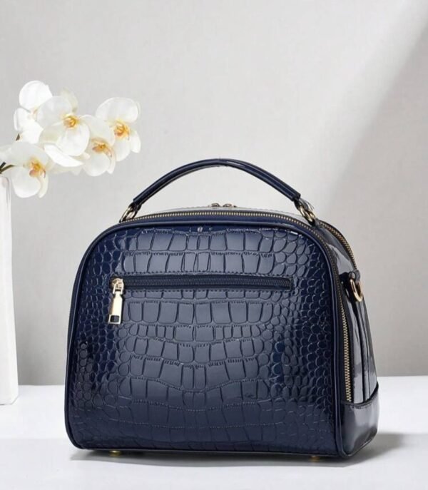 Cartera elegante con diseño de cocodrilo versátil