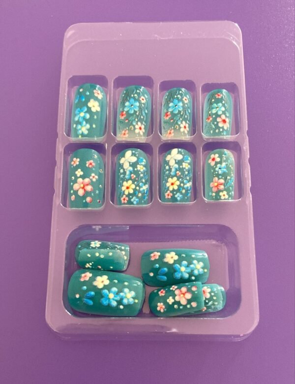 Press on Nails 24 Un Floral Turquesa
