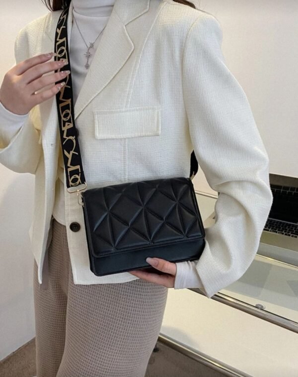 Imagen de WhatsApp 2025-11-07 a las 22.30.59_6074a442 Cartera premium diseño cruzado elegante